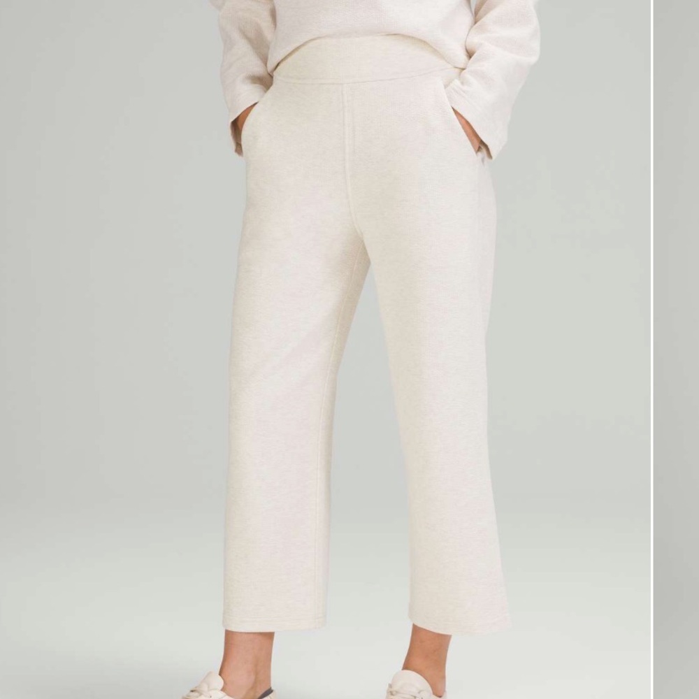 Lululemon Athleisure Beige Ribbed Straight Leg Super High Rise Crop 23" Size 0